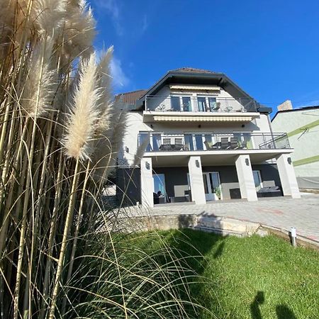 Balkon Apartmanhaz Panzio Balatonfured Ngoại thất bức ảnh