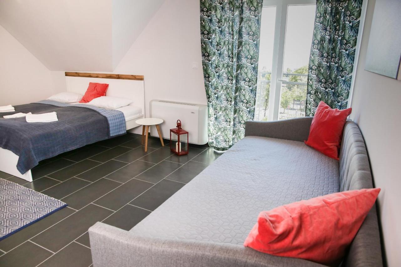 Balkon Apartmanhaz Panzio Balatonfured Ngoại thất bức ảnh