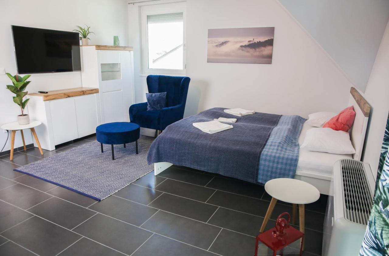 Balkon Apartmanhaz Panzio Balatonfured Ngoại thất bức ảnh