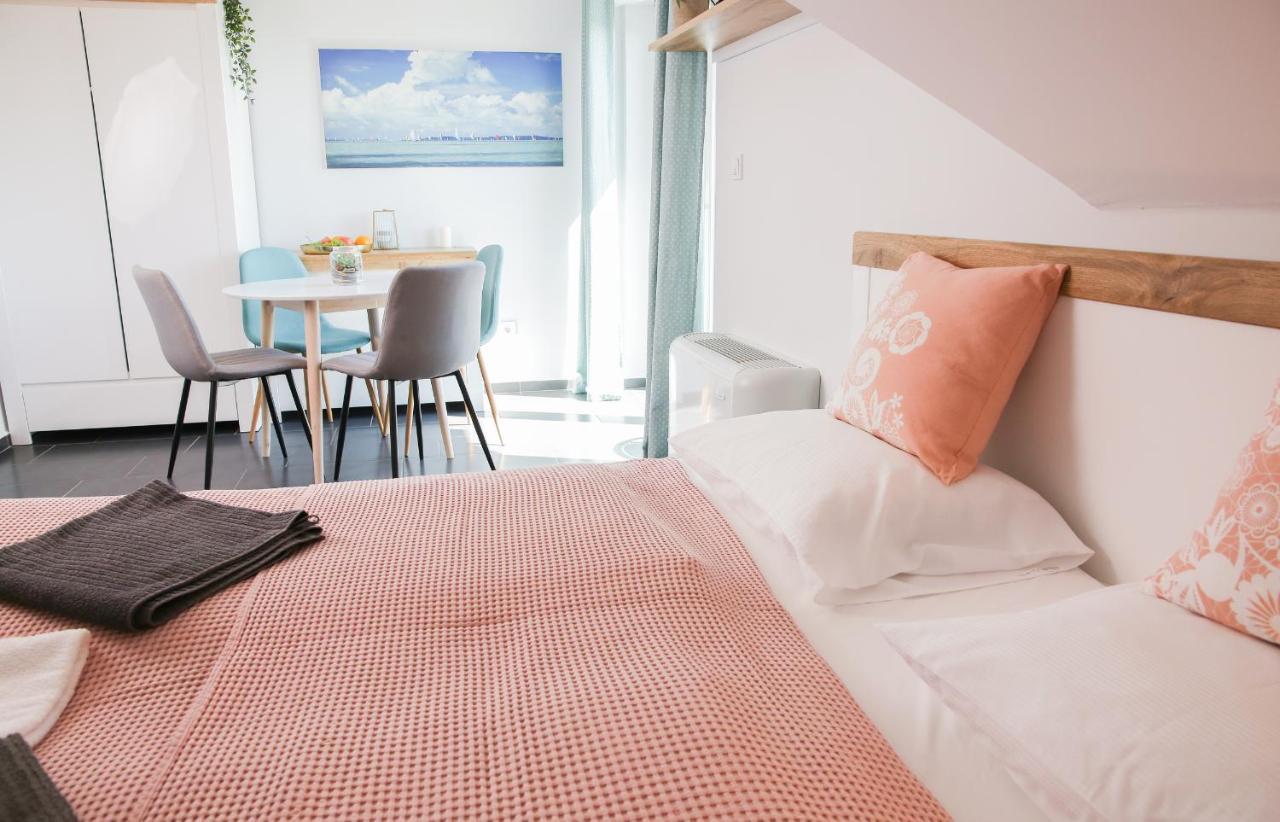 Balkon Apartmanhaz Panzio Balatonfured Ngoại thất bức ảnh