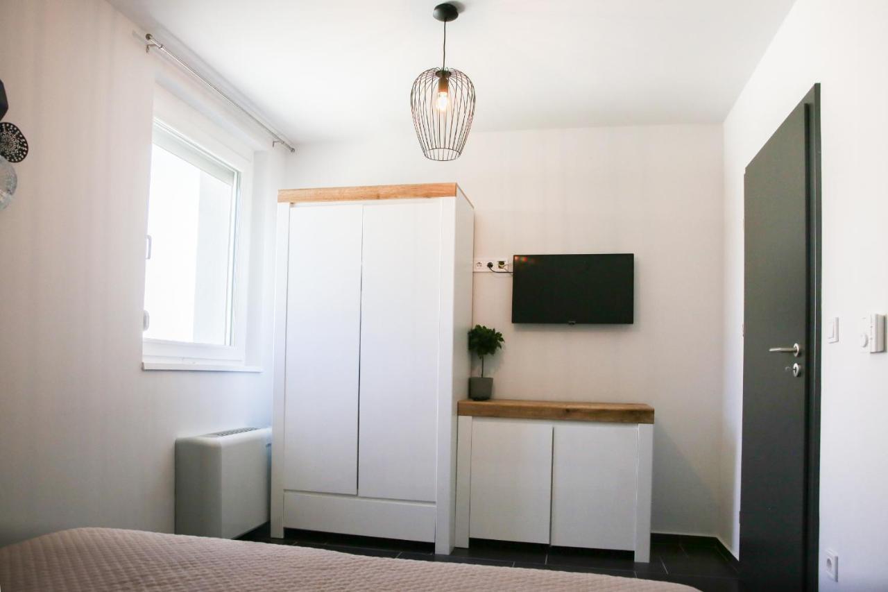 Balkon Apartmanhaz Panzio Balatonfured Ngoại thất bức ảnh