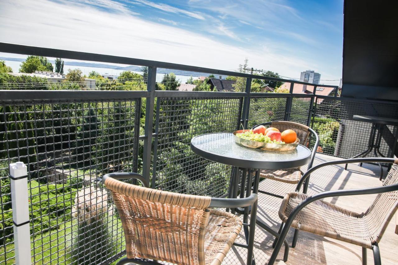 Balkon Apartmanhaz Panzio Balatonfured Ngoại thất bức ảnh