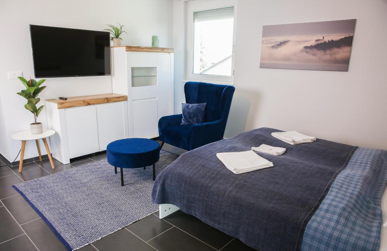 Balkon Apartmanhaz Panzio Balatonfured Ngoại thất bức ảnh