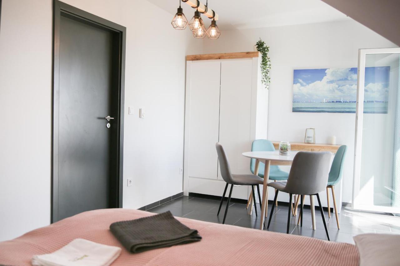 Balkon Apartmanhaz Panzio Balatonfured Ngoại thất bức ảnh