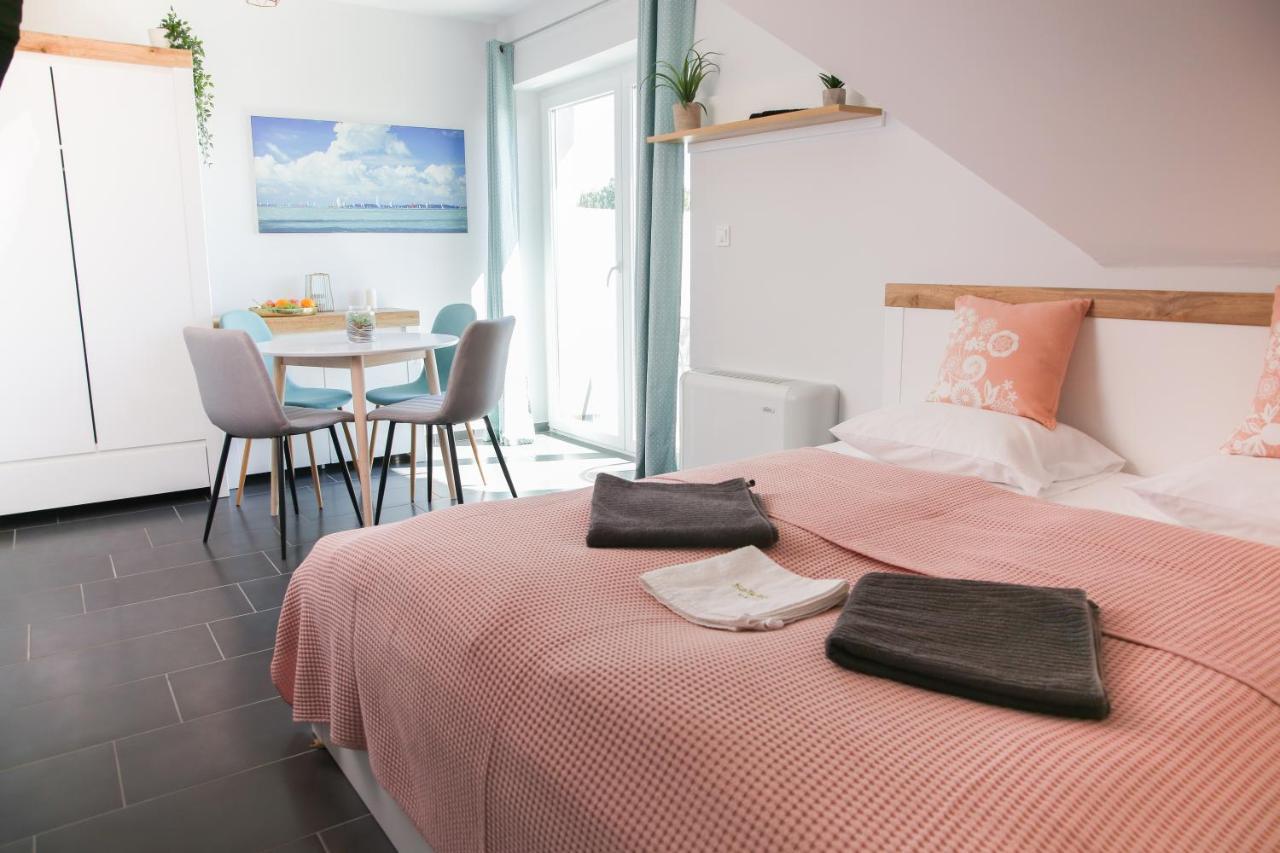 Balkon Apartmanhaz Panzio Balatonfured Ngoại thất bức ảnh