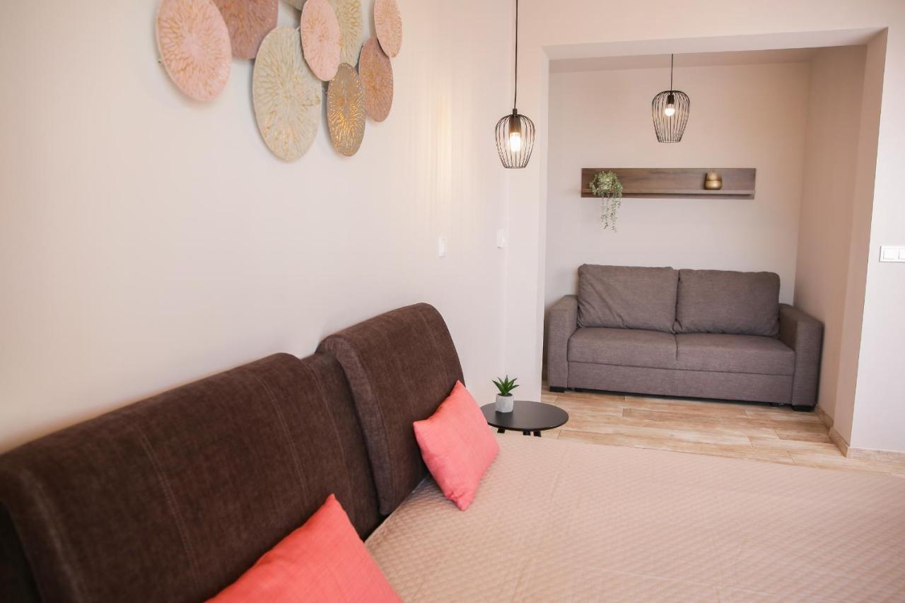 Balkon Apartmanhaz Panzio Balatonfured Ngoại thất bức ảnh