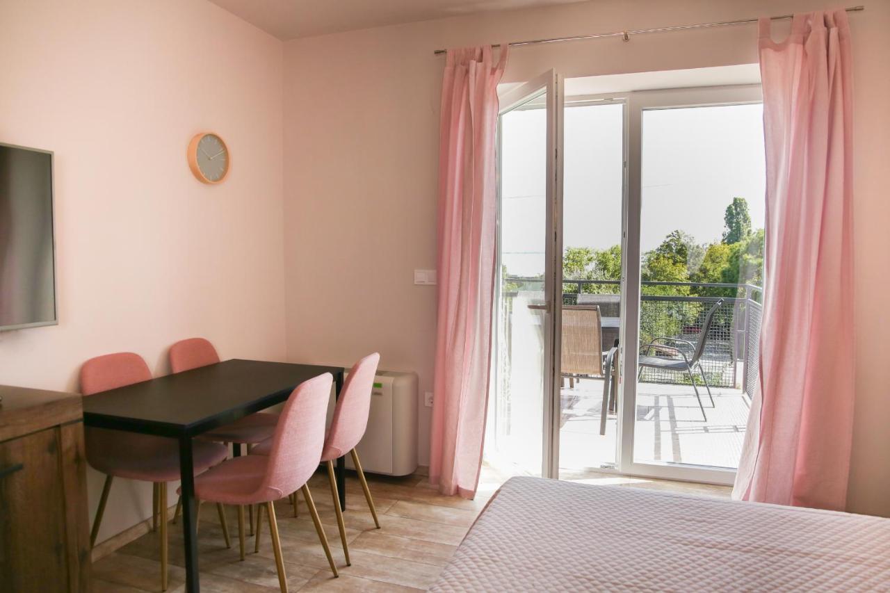 Balkon Apartmanhaz Panzio Balatonfured Ngoại thất bức ảnh