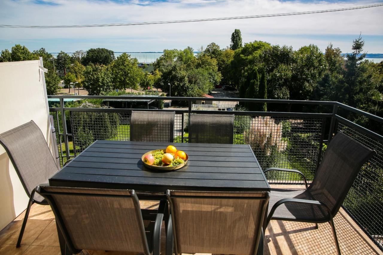 Balkon Apartmanhaz Panzio Balatonfured Ngoại thất bức ảnh