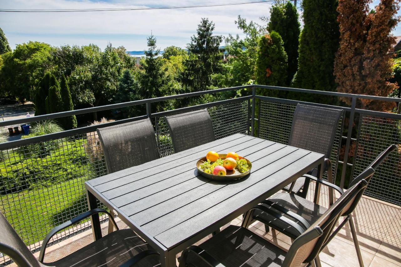 Balkon Apartmanhaz Panzio Balatonfured Ngoại thất bức ảnh