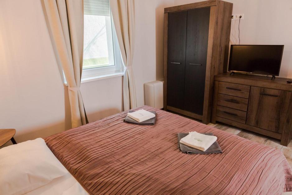 Balkon Apartmanhaz Panzio Balatonfured Ngoại thất bức ảnh