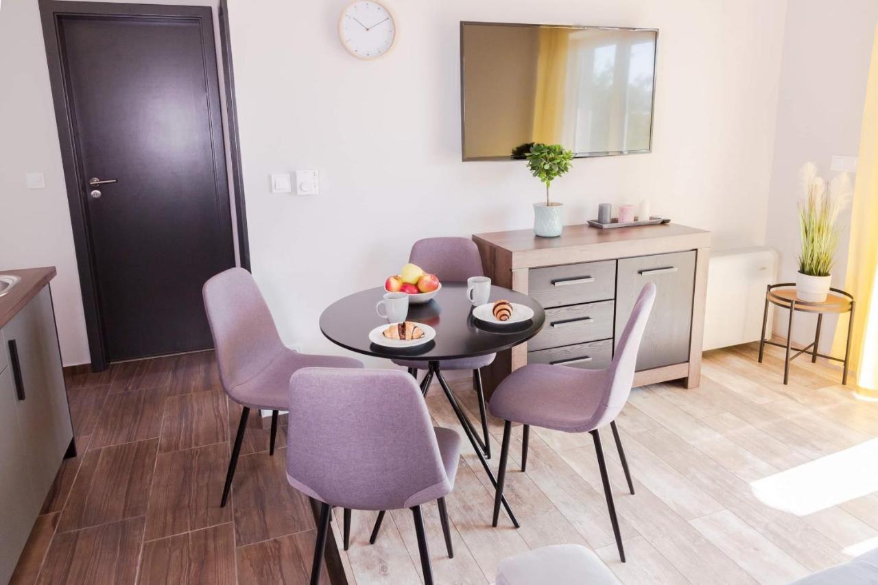 Balkon Apartmanhaz Panzio Balatonfured Ngoại thất bức ảnh