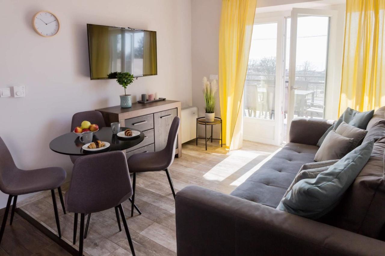 Balkon Apartmanhaz Panzio Balatonfured Ngoại thất bức ảnh