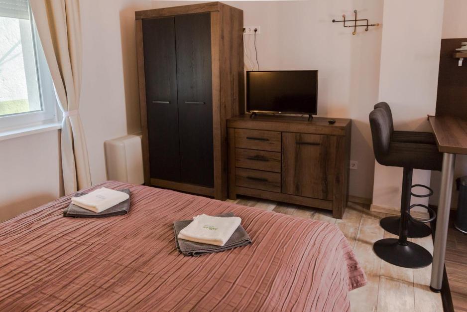 Balkon Apartmanhaz Panzio Balatonfured Ngoại thất bức ảnh