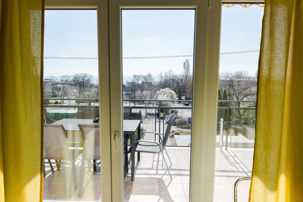 Balkon Apartmanhaz Panzio Balatonfured Ngoại thất bức ảnh