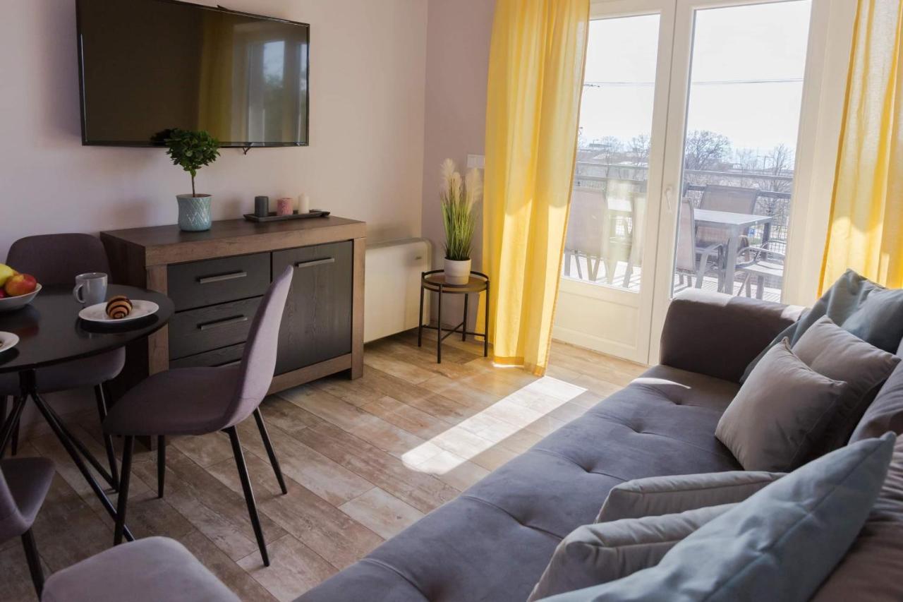 Balkon Apartmanhaz Panzio Balatonfured Ngoại thất bức ảnh