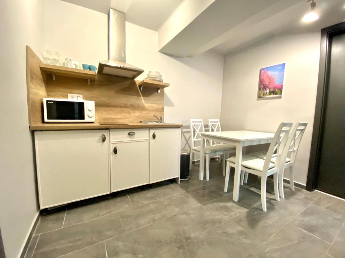 Balkon Apartmanhaz Panzio Balatonfured Ngoại thất bức ảnh