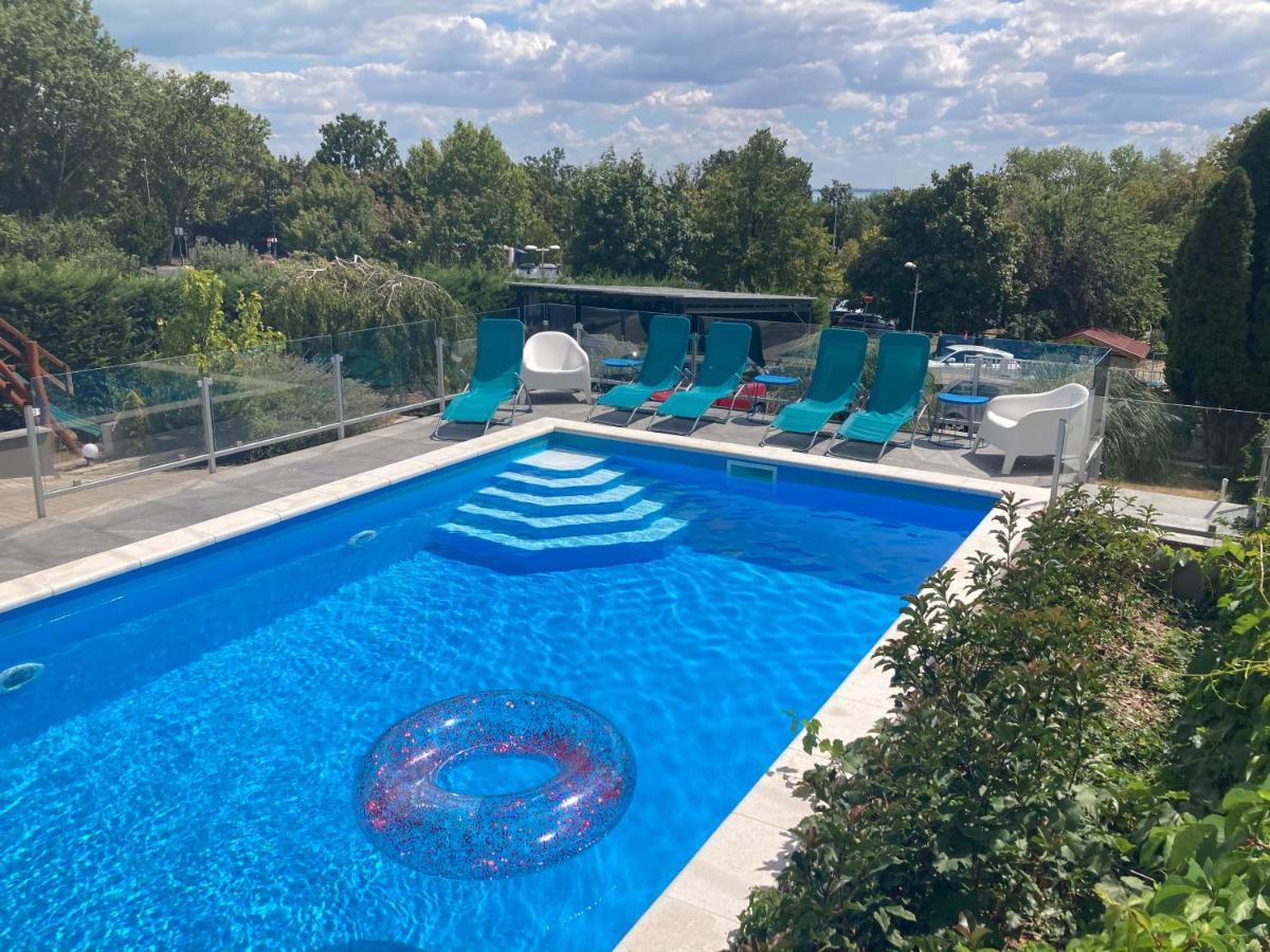 Balkon Apartmanhaz Panzio Balatonfured Ngoại thất bức ảnh