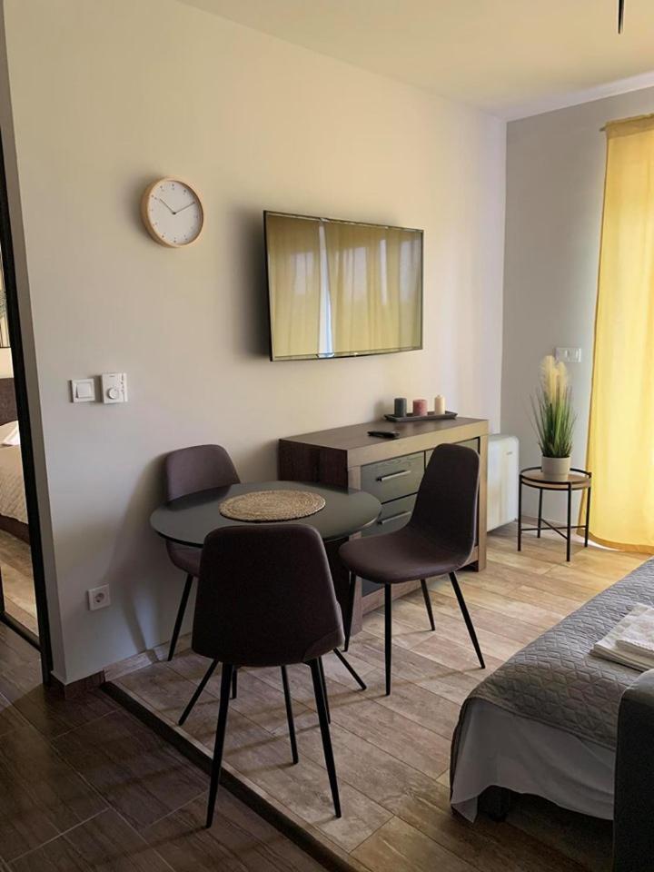 Balkon Apartmanhaz Panzio Balatonfured Ngoại thất bức ảnh