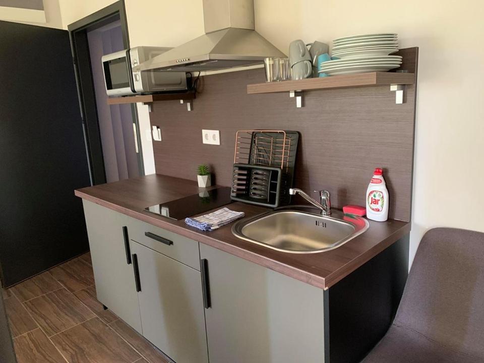 Balkon Apartmanhaz Panzio Balatonfured Ngoại thất bức ảnh