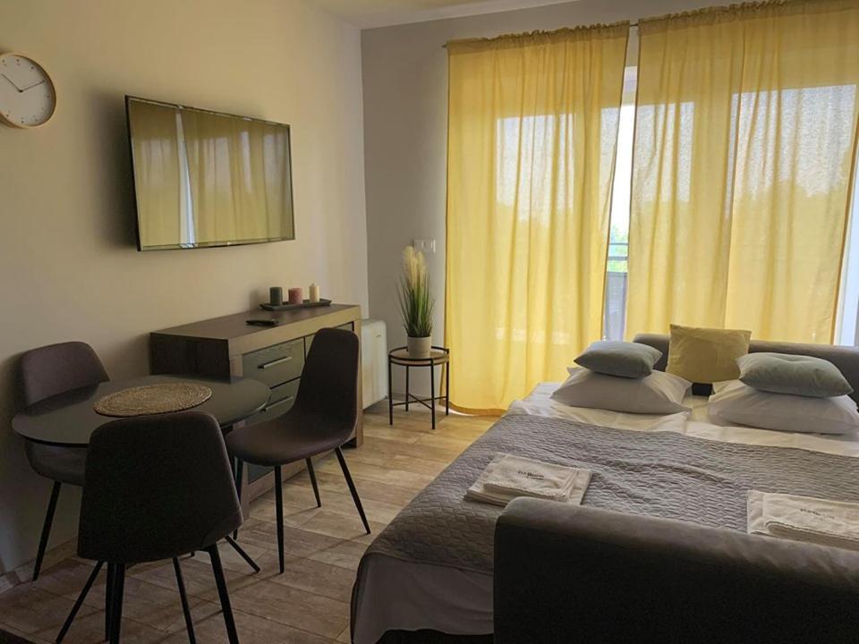 Balkon Apartmanhaz Panzio Balatonfured Ngoại thất bức ảnh