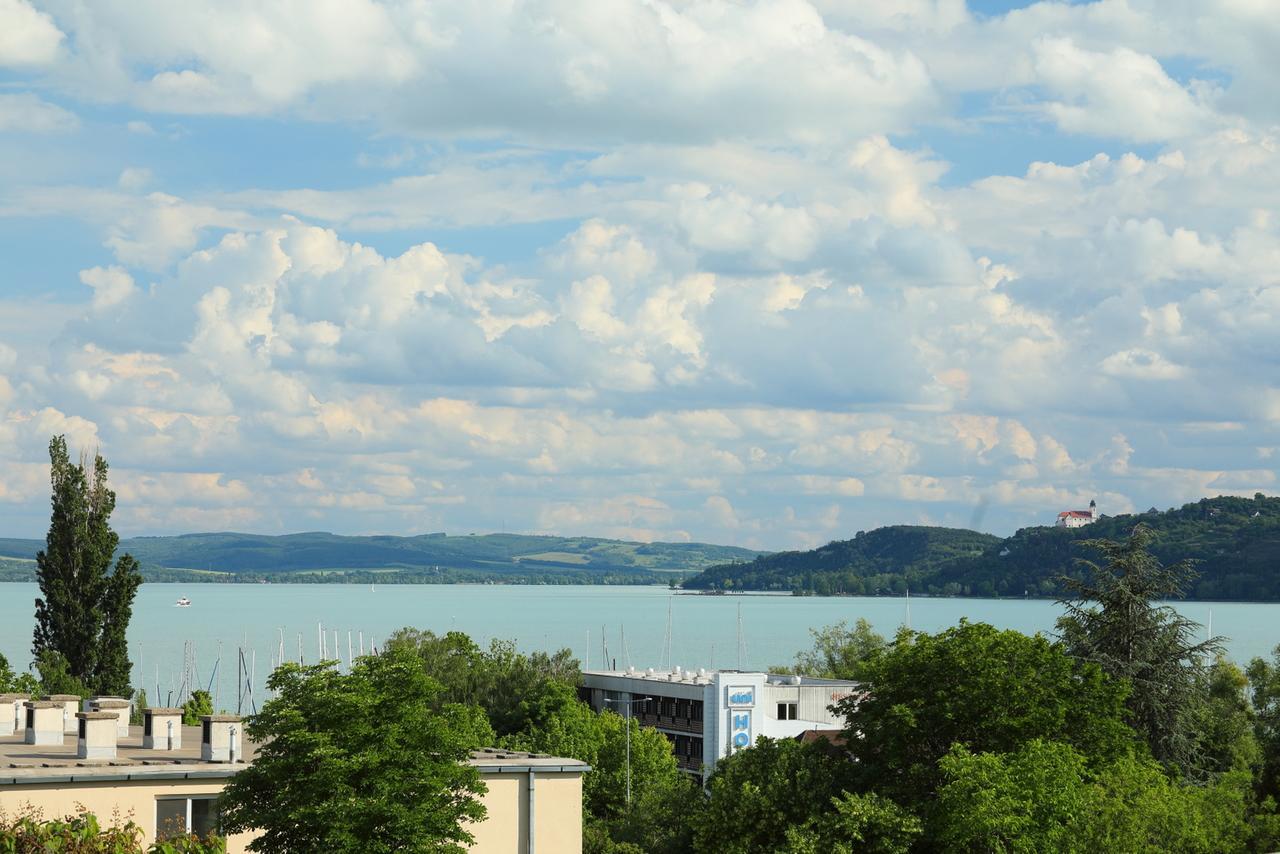 Balkon Apartmanhaz Panzio Balatonfured Ngoại thất bức ảnh
